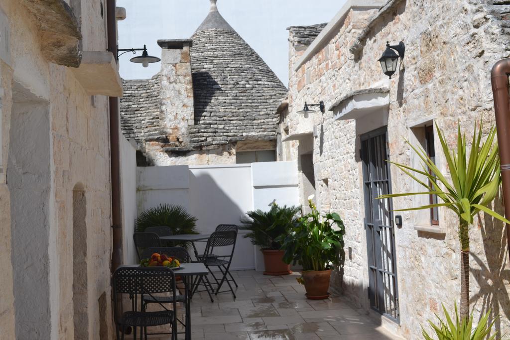 Conversa De Amicis n°8 Alberobello Quarto foto